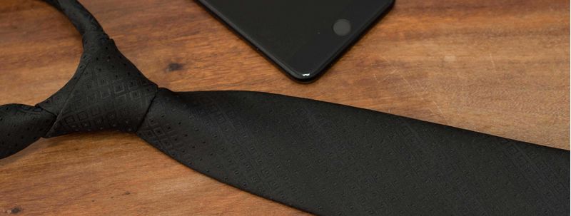 GravataTradicionalemPoliesterPretocomDesenhosGeometricosPreto