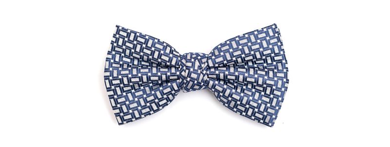 GravataBorboletaemPoliesterCinzacomDesenhoGeometricosemAzuleDetalhesemBranco