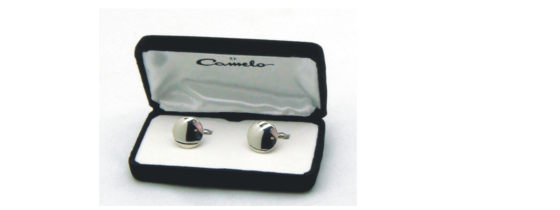 Abotoadura Camelo Redonda Prata