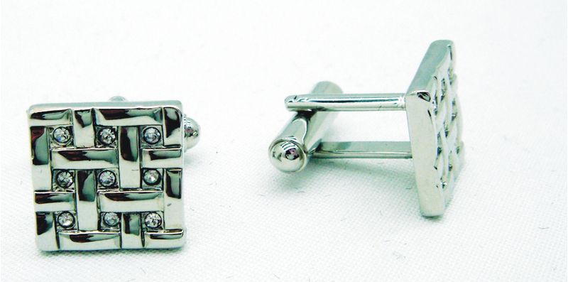 Abotoadura-quadrada-prata-com-trama-cestavada-e-strass