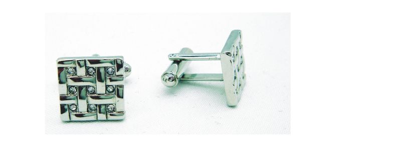 Abotoadura-quadrada-prata-com-trama-cestavada-e-strass