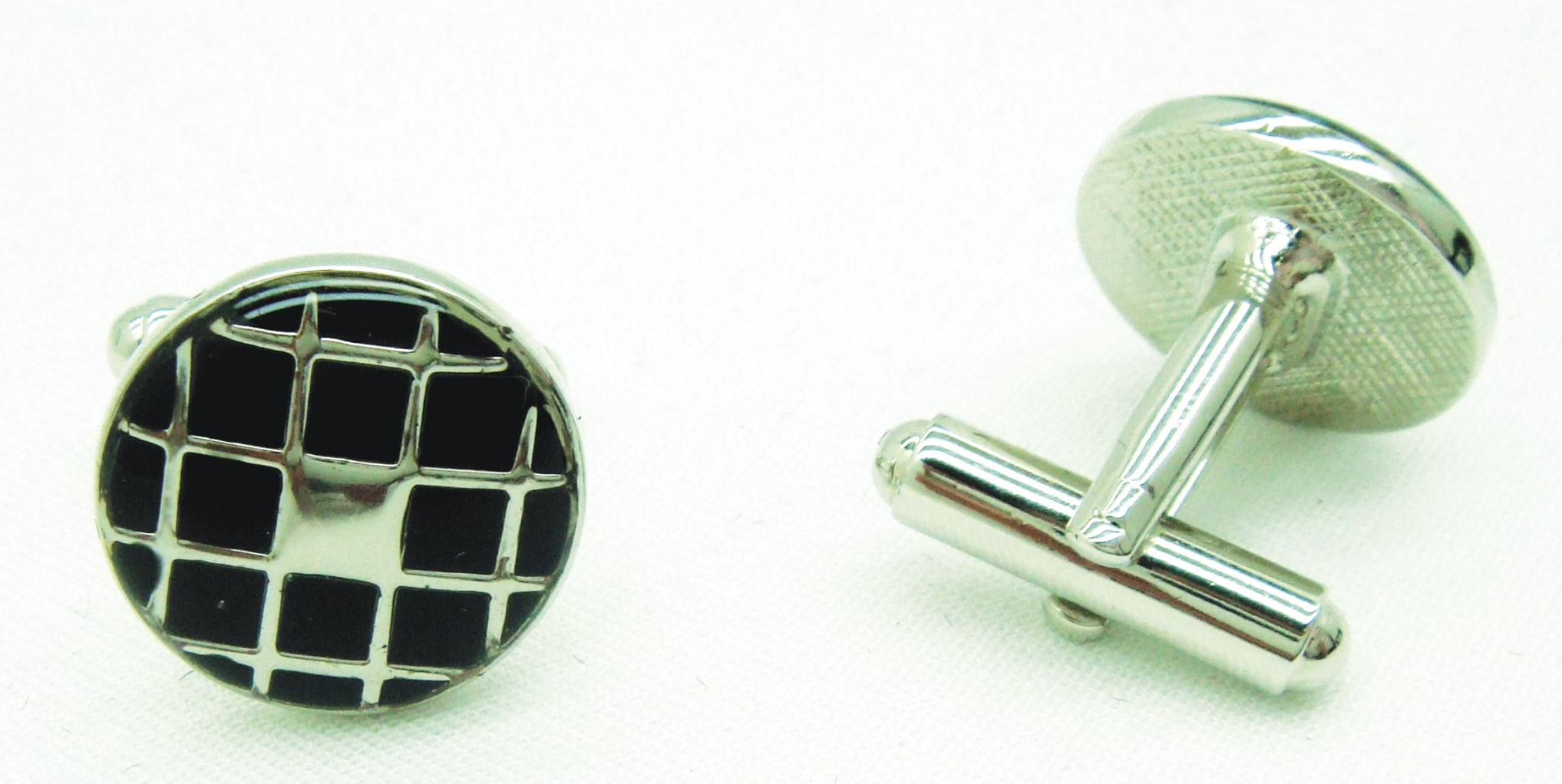 Abotoadura Redonda Prata Com Fundo Preto E Centro Quadrado Prata - Hover